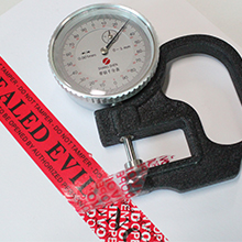 Serienummerde rode beveiligingsband tegen manipulatie (48 mm x 50 m x 2 mil, 100% totale overdracht, ultra-dikke “Void” film 5