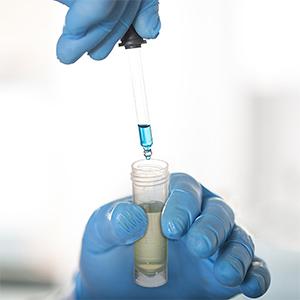 Set van 100 kunststof proefbuizen met deksels, 5 ml gegradueerde proefbuizen met schroefkappen kleine flacons houder voor vloeistof 4