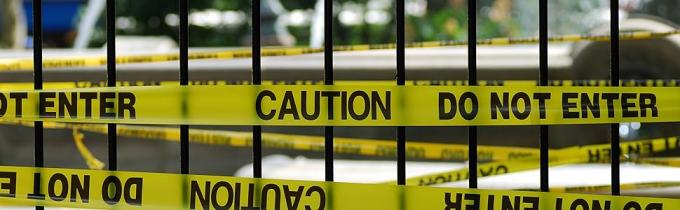 Biogevaar waarschuwingsband met zwarte afdruk, legende "Biohazard - Peligro Biologico" 55 yd. 3