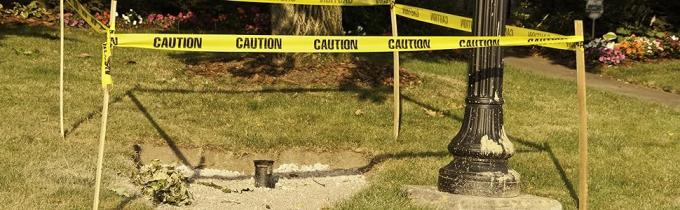 Biogevaar waarschuwingsband met zwarte afdruk, legende "Biohazard - Peligro Biologico" 55 yd. 5