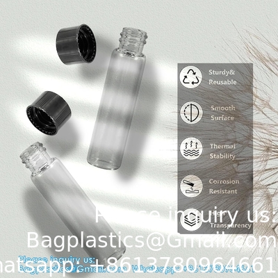 Glazen flacons met schroefdoppen, flessen met een heldere vloeistofmonster, flacons voor het opslaan van essentiële oliën, parfum